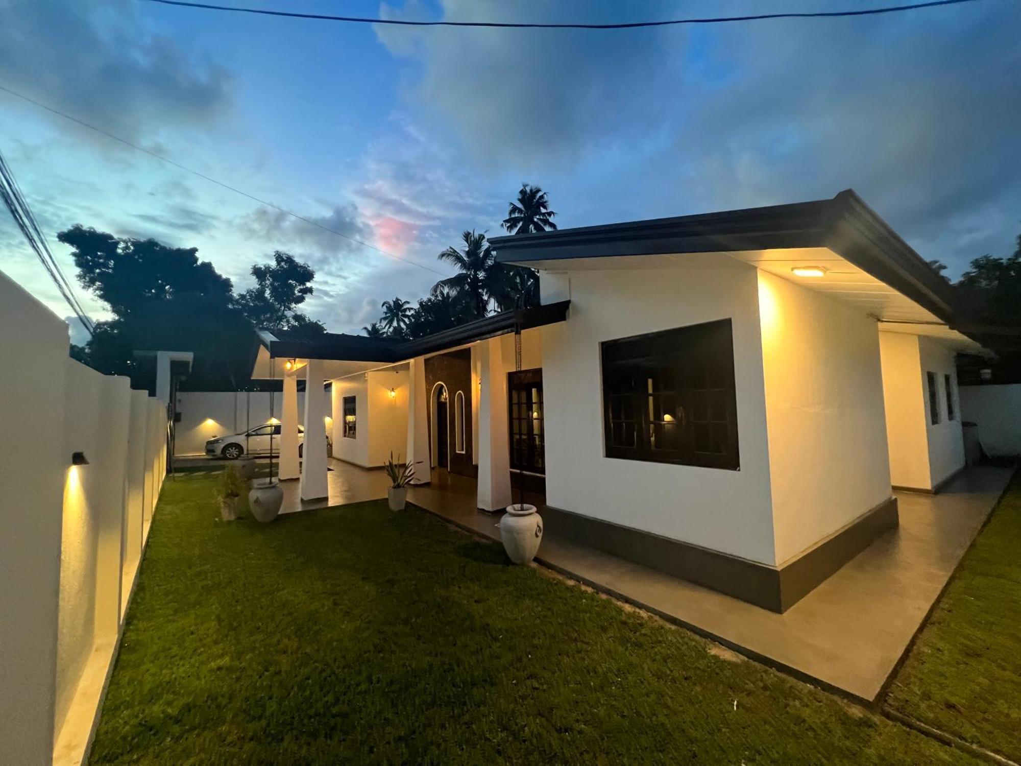 Villa River Breeze Weligama Exteriör bild